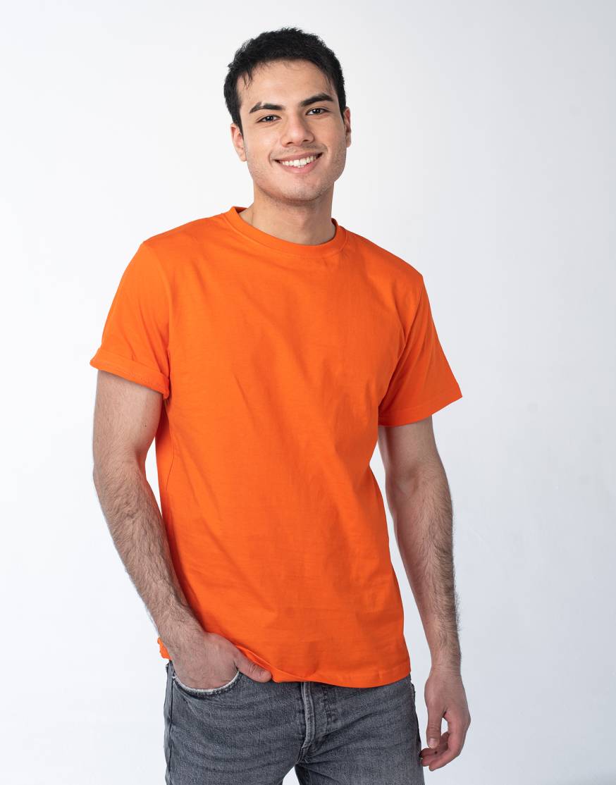 Оранжевая мужская футболка оптом